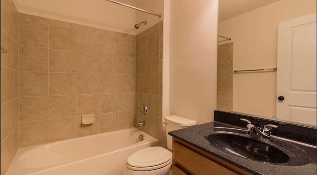 Building Photo - Stunning 3 Level, 3 Bed 3.5 Bath Townhome ...
