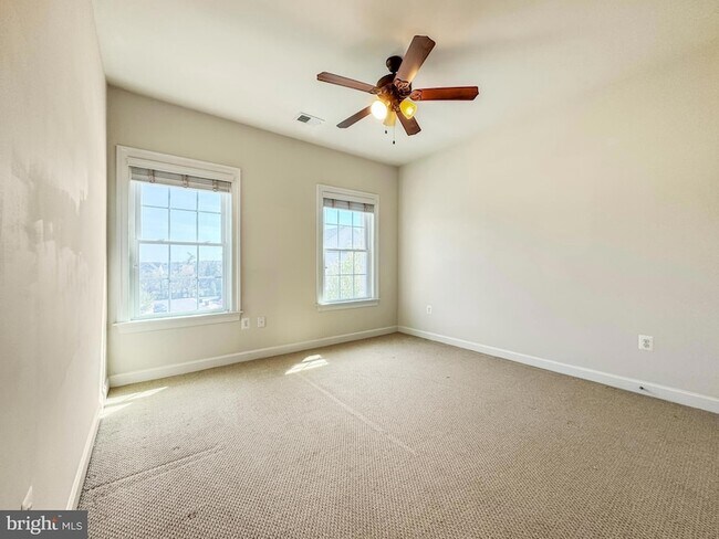 Building Photo - 42365 Pine Forest Dr