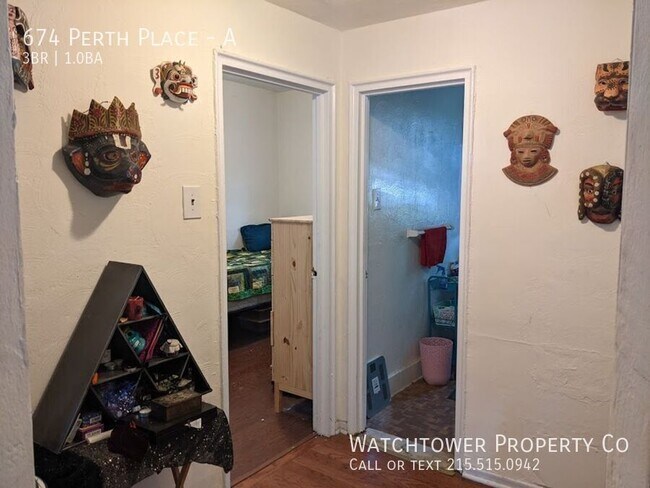 Building Photo - 674 Perth Pl