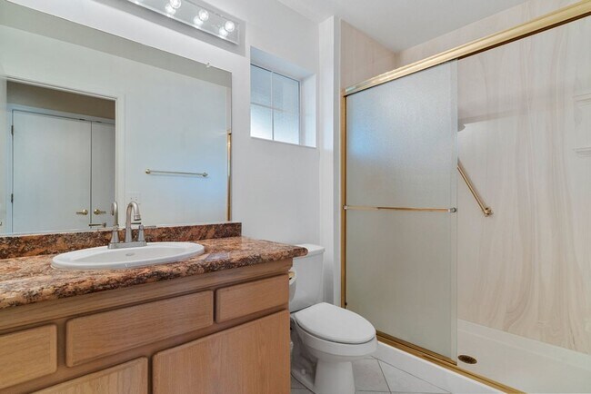 Building Photo - Gorgeous 2 Bed 2 Bath Single Story home in...