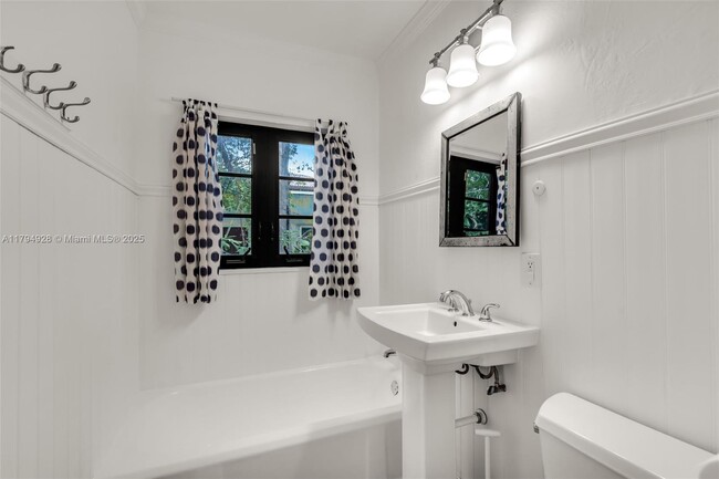 Building Photo - 5390 Sunset Dr