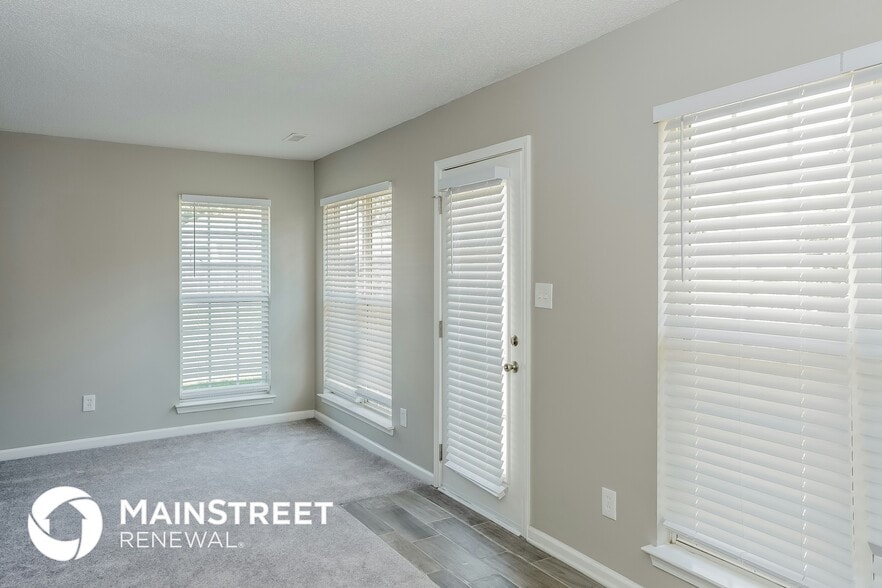 Building Photo - 135 Bellelaine Dr