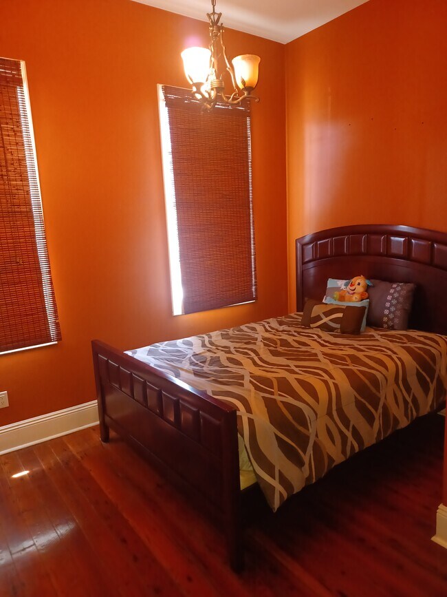 bed room 1 - 3015 Saint Peter St