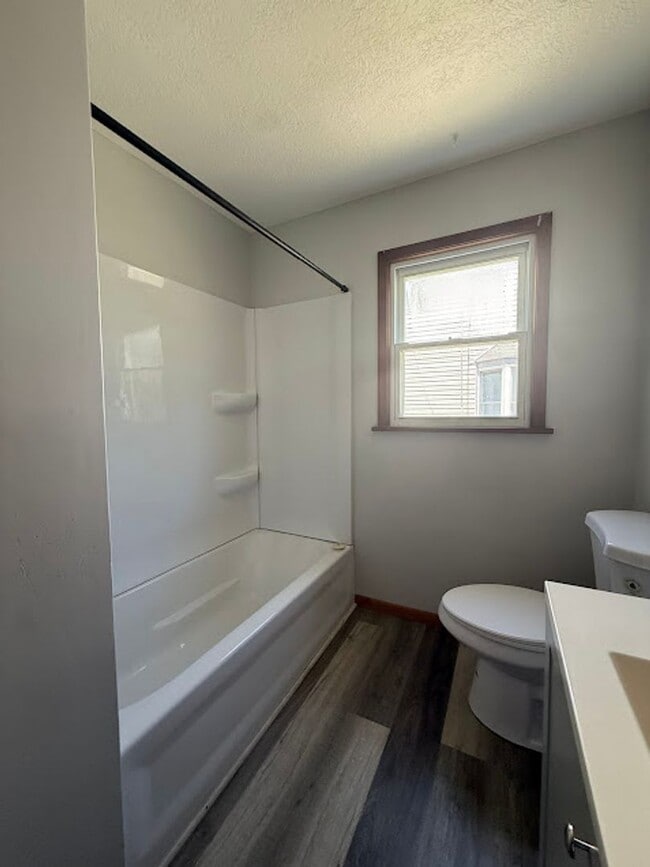Building Photo - Two bedroom home with one car garage for rent - Canton NE