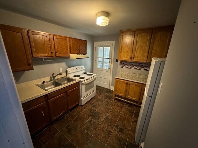 Building Photo - 54 Bloom St