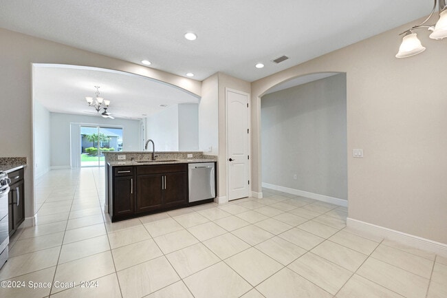 Building Photo - 8483 Loren Cove Dr