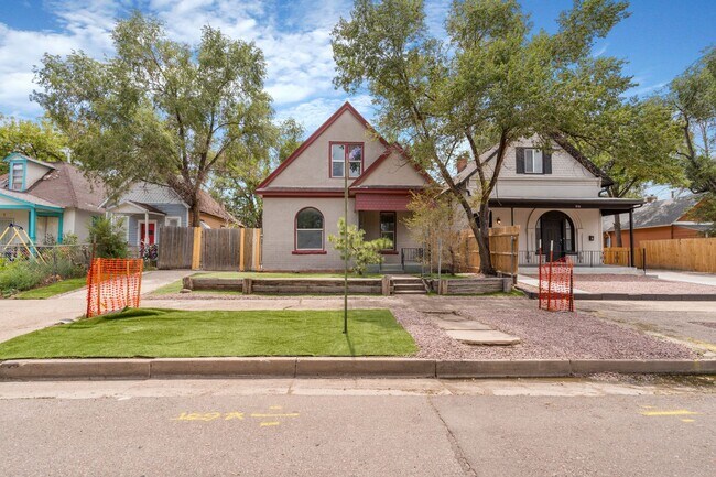 Building Photo - 912 W 13th St