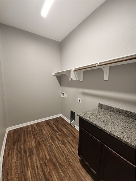 Building Photo - 4015 Dunlap Loop