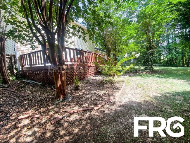 Building Photo - 305 Smith Pl