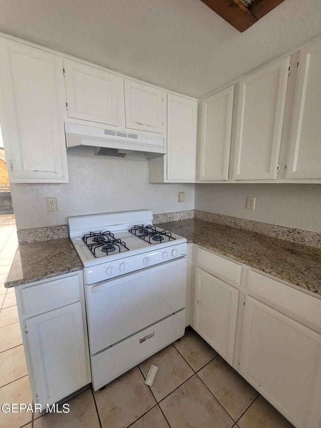 Building Photo - 3200 Mountain Ridge Dr