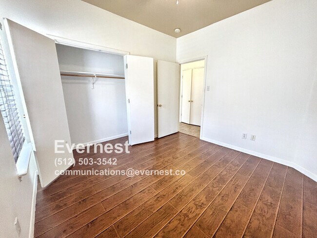 Building Photo - Charming 3-Bedroom Home in a Convenient Ne...