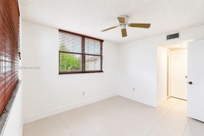 Building Photo - 9101 Lime Bay Blvd