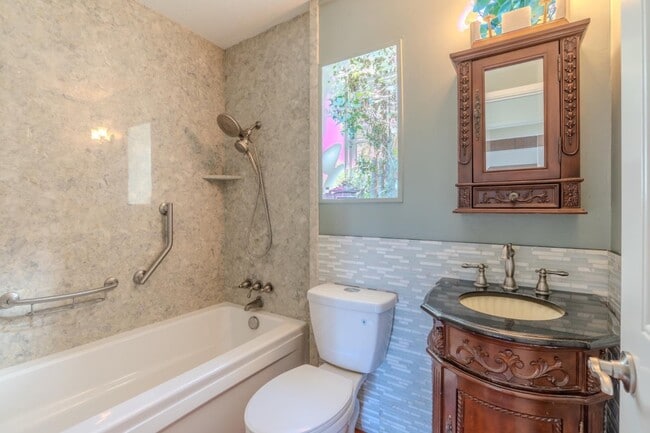 Building Photo - 1448 Sunshine Valley Rd