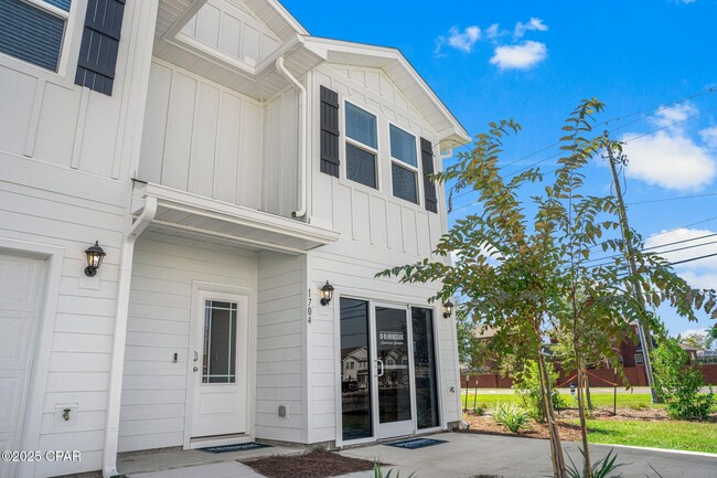 Building Photo - 1715 Jakes Dr