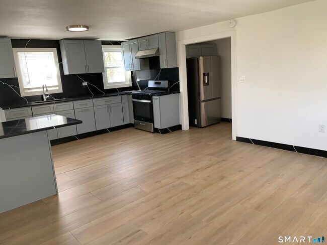 Building Photo - 422-424 Dixwell Ave