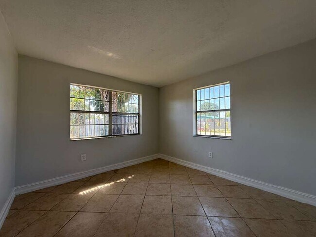 Building Photo - 516 NW 179th St
