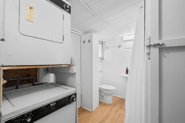 Building Photo - 344 Bonair St