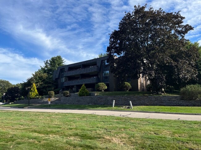 Building Photo - 64 Oxbow Dr