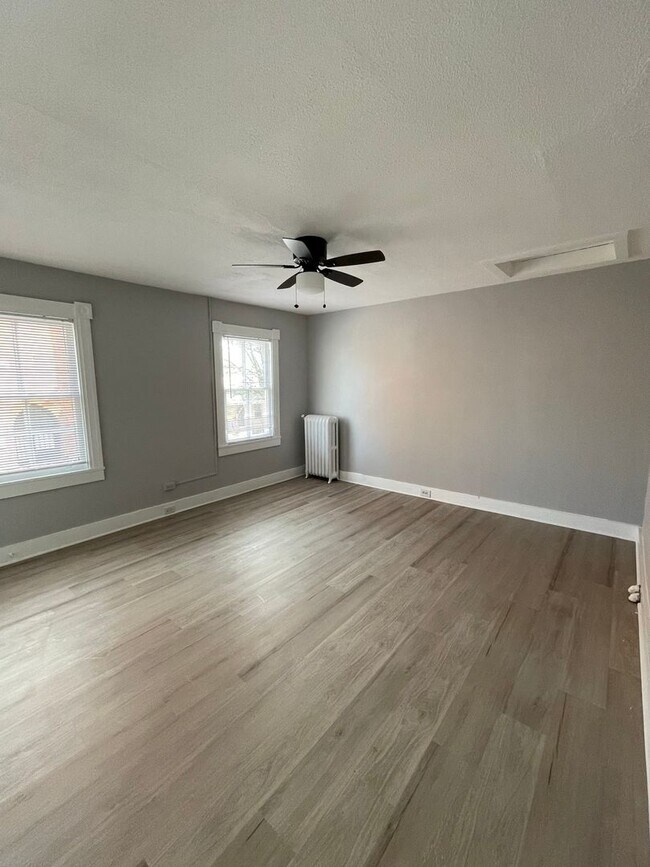 Building Photo - Small pets are welcome with an additional deposit and monthly pet rent.