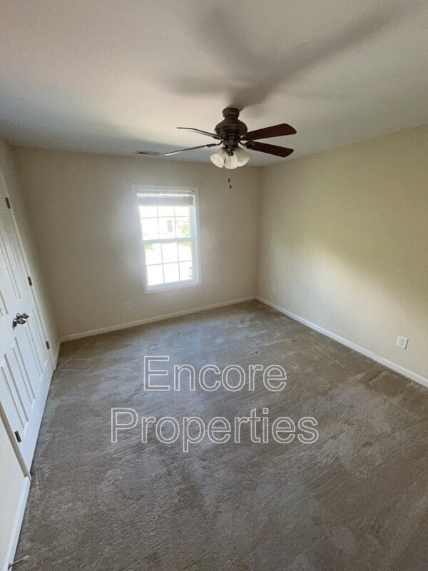 Building Photo - 821 Woodside Park Ln