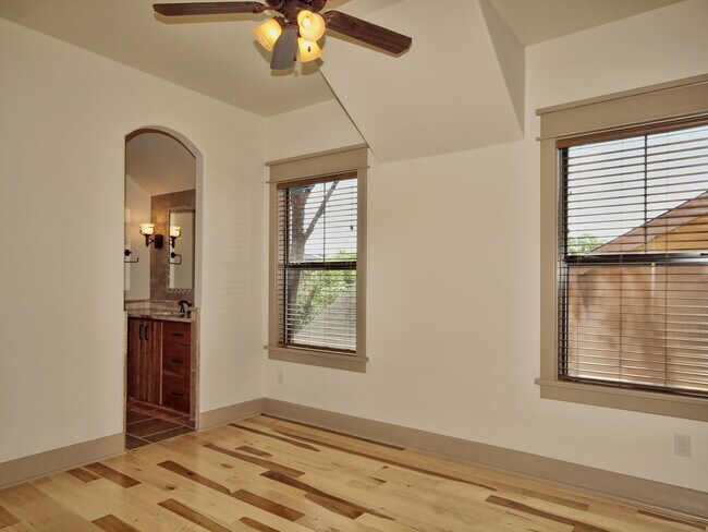 Building Photo - 2917 Rio Grande St