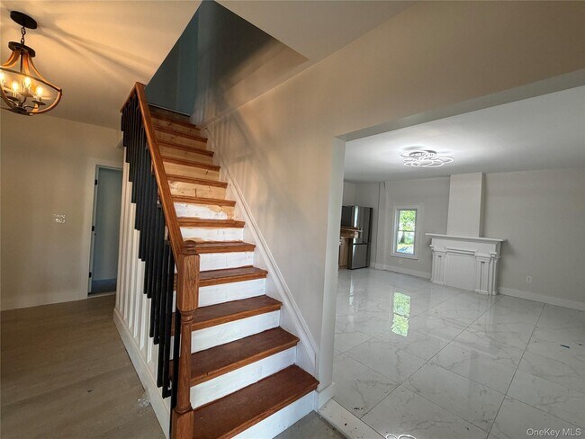 Building Photo - 1445 Burlingham Rd