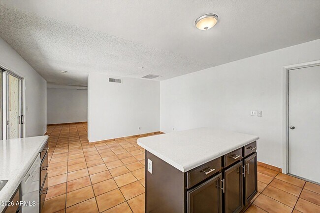 Building Photo - 8689 E Roosevelt Cir