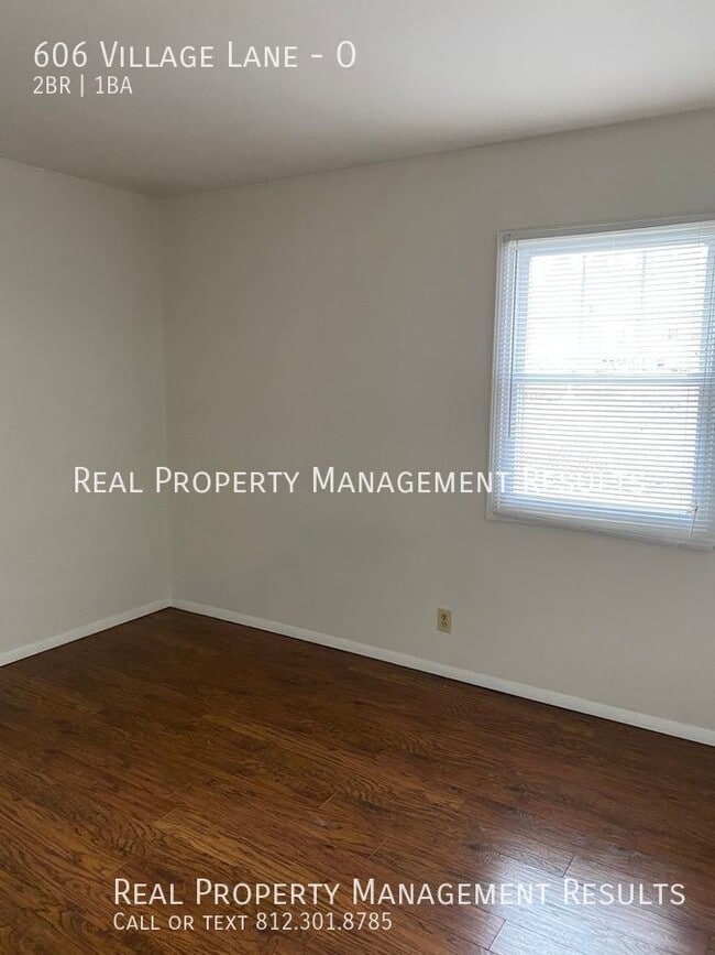 Building Photo - 606 Village Ln