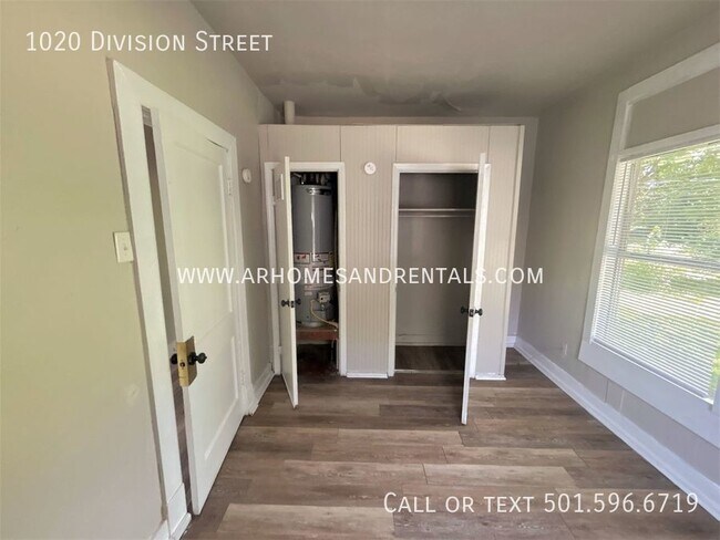 Building Photo - 1020 Division St