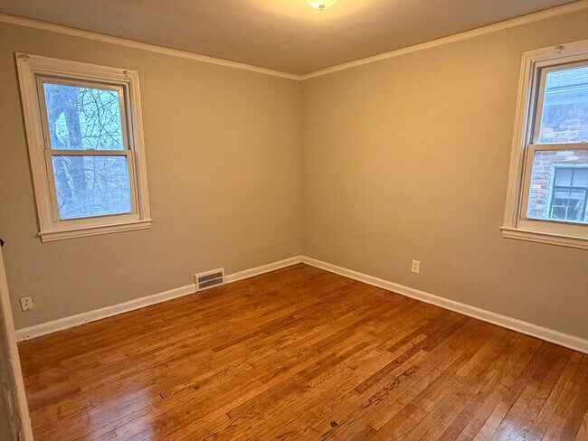 Building Photo - Updated Detroit home now available!