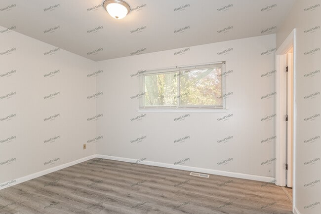 Building Photo - 5130 Auriesville Ln