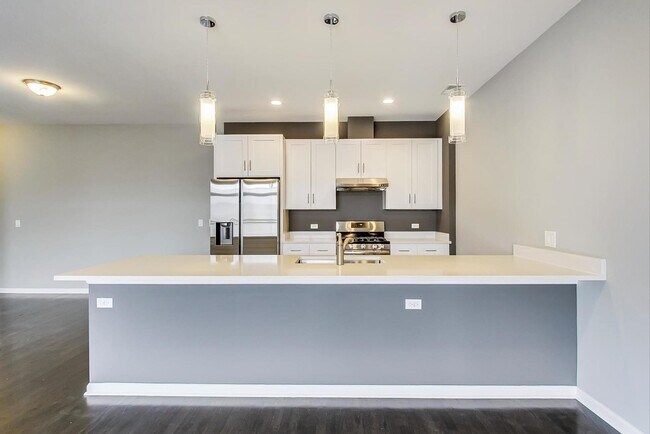 Building Photo - 2910 S Archer Ave