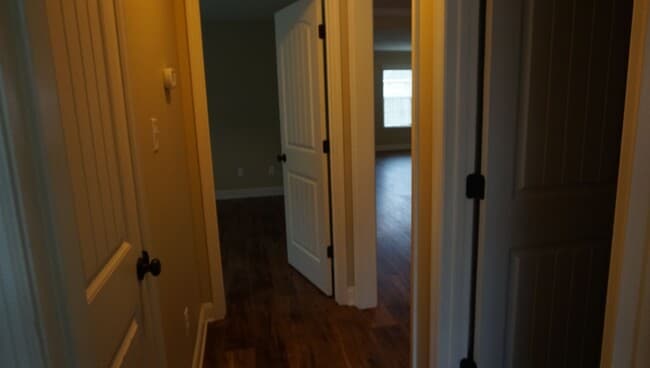 Building Photo - Beautiful and convenient