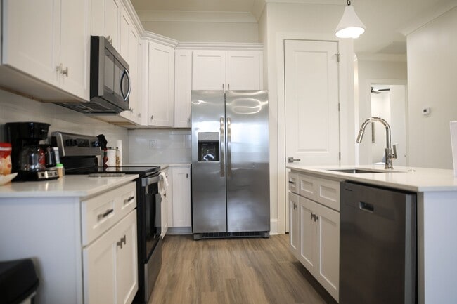 Building Photo - Brand New Single Story Furnished Townhome!