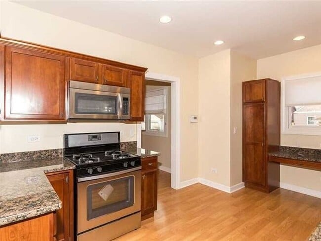 Building Photo - Solid Butler Student Rental Close to Campus!