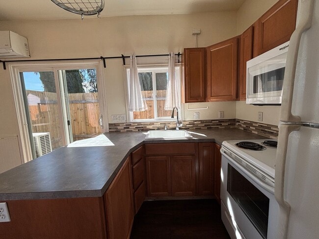 Building Photo - Charming 1-bedroom, 1-bathroom house