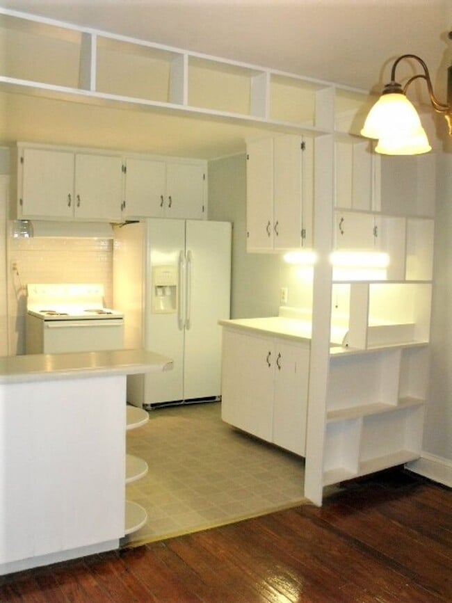 Building Photo - THIS COULD BE YOUR NEW HOME, BUSINESS, OR BOTH!
