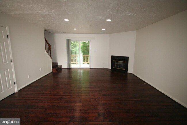 Building Photo - 124 Azalea Ct
