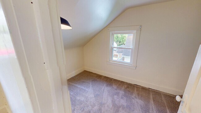 Building Photo - 210 Perry St