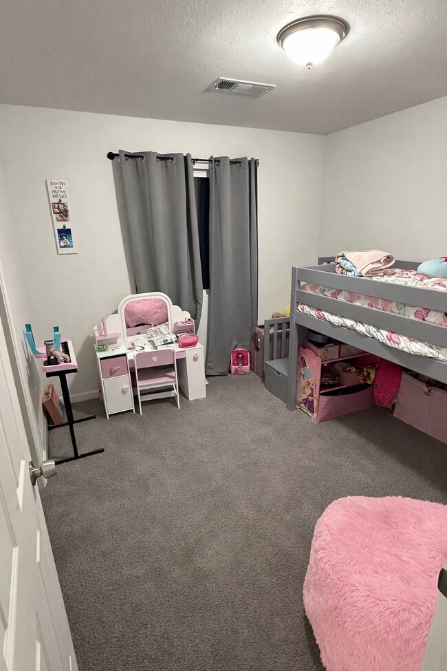 Building Photo - 4610 W Feemster Ave