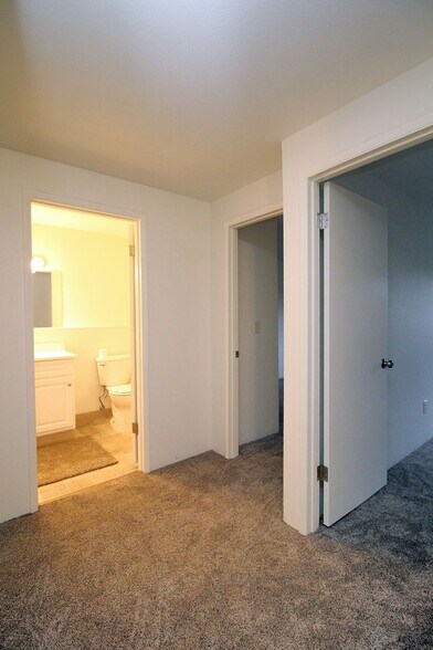 Building Photo - 2658-2658 SE 125th Ave