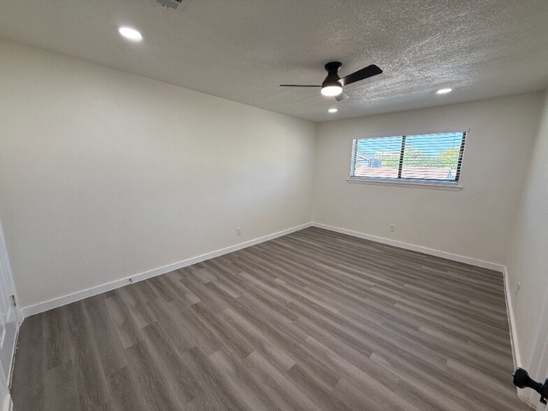 Building Photo - 5221 Bonita Ave