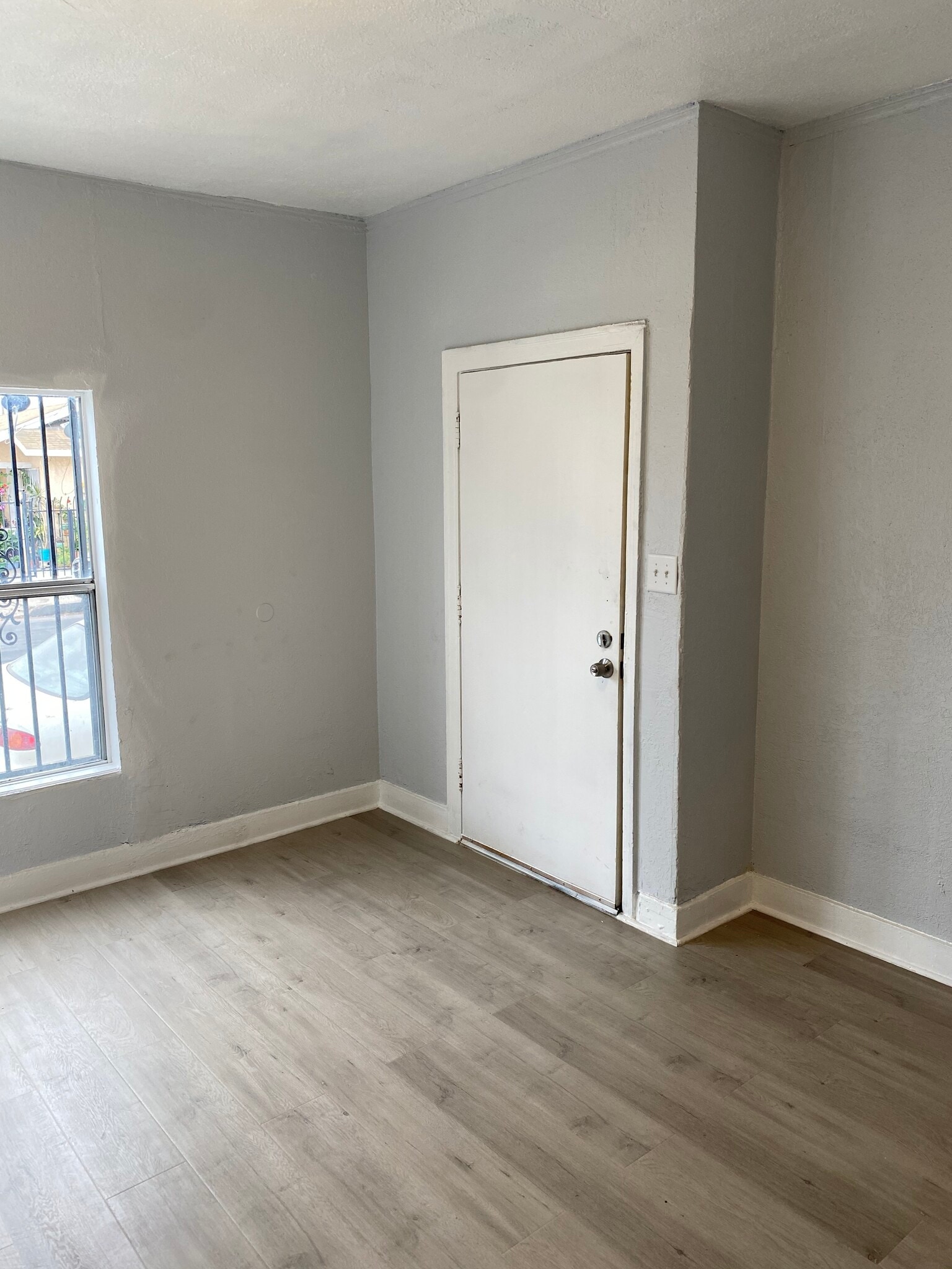 Building Photo - 813 W 43rd St