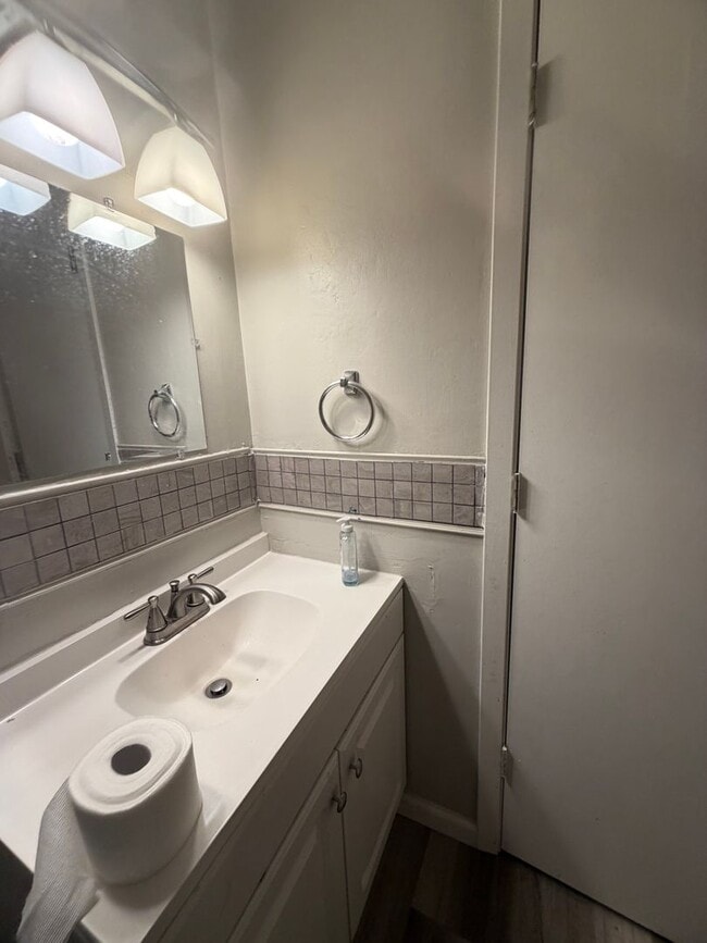 Building Photo - Alcoa City services and Schools 3 bedroom  home. call Debra Johnson 865-591-8281