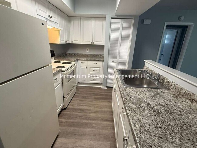Building Photo - BEAUTIFUL REMODELED 3/2 IN CLEARWATER!! AVAILABLE FOR IMMEDIATE MOVE IN!!