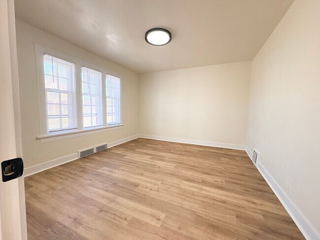 Building Photo - 1715 Marshall St