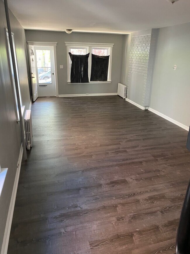 Building Photo - Updated 3 Bedroom House