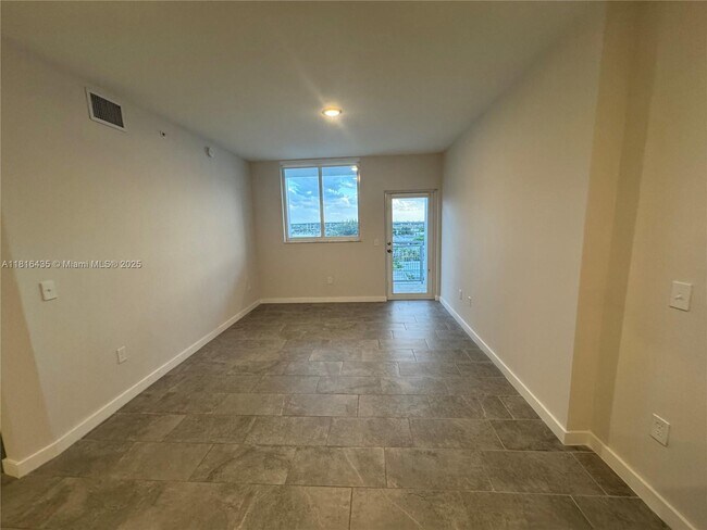 Building Photo - 2500 SW 22nd Terrace