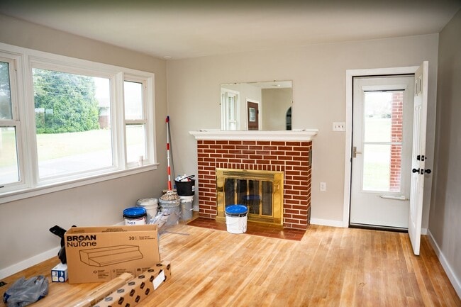 Building Photo - 3950 Locust Grove Rd