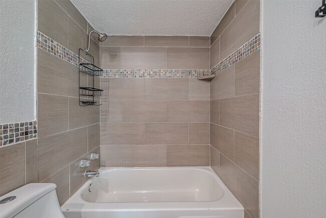 Building Photo - 7700 Creekbend Dr